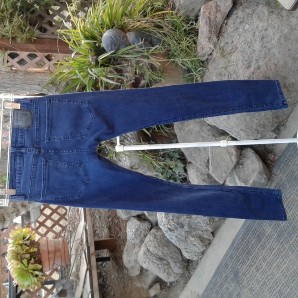 Men's jeans 28-32 good condition blue cut number is 21018